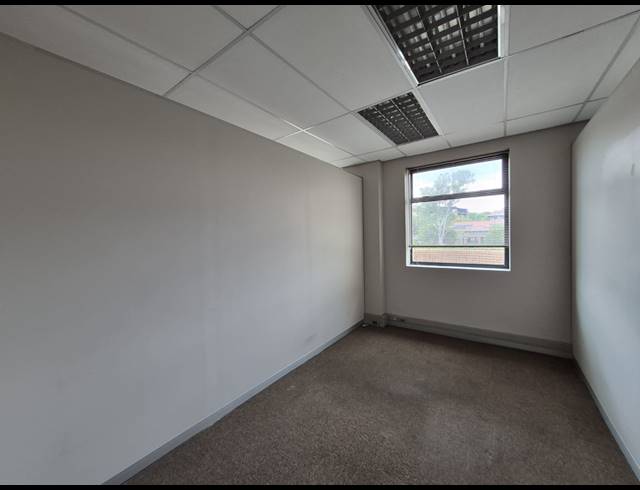 859M² OFFICE TO LET IN SUNNINGHILL